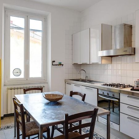 Piazza Concordia Apartment With Balcony Специя Екстериор снимка