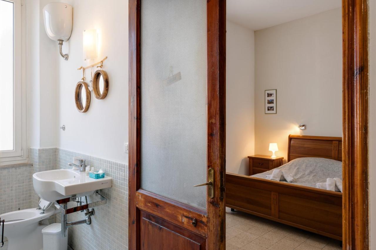 Piazza Concordia Apartment With Balcony Специя Екстериор снимка
