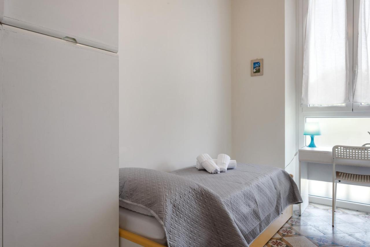 Piazza Concordia Apartment With Balcony Специя Екстериор снимка